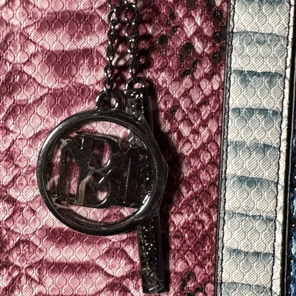 NWT Badgley Mischka tote. - Picture 7 of 9